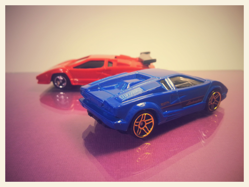 Illustration for article titled Lamborghini Countach: Hot Wheels vs Maisto (Diecast Review)
